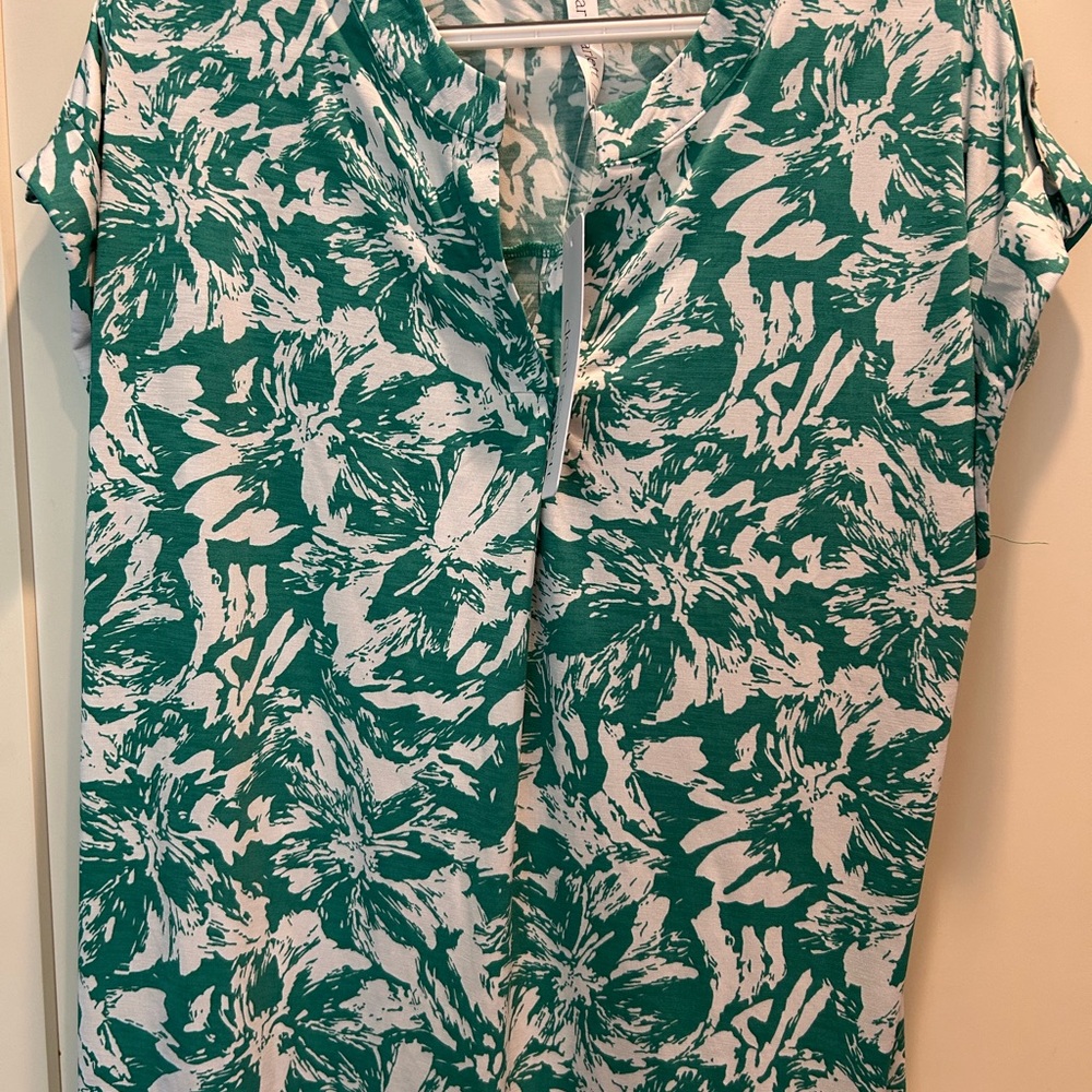 Dear Scarlett Short Sleeve Lizzie Top, Size L